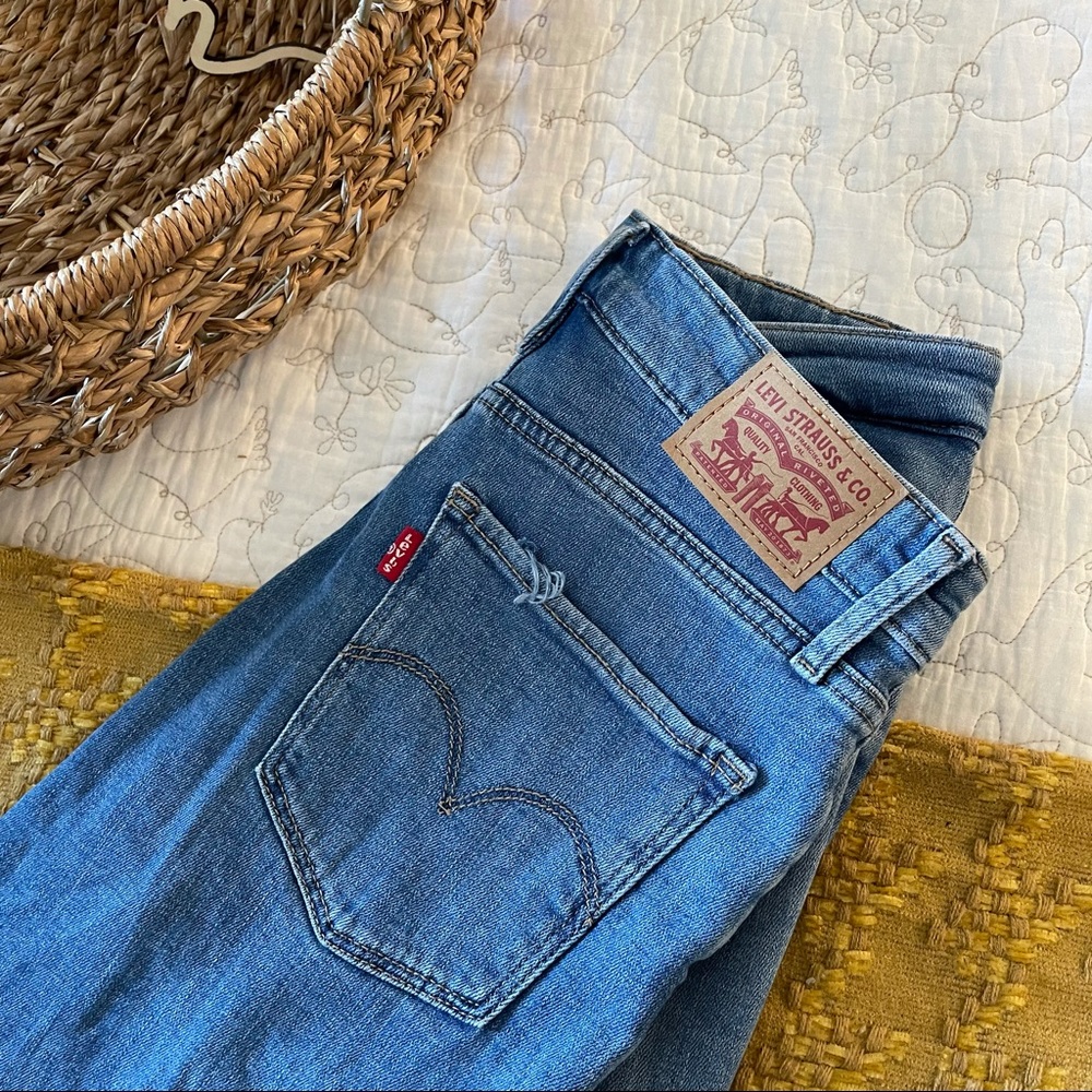 levi’s high rise distressed skinny jeans